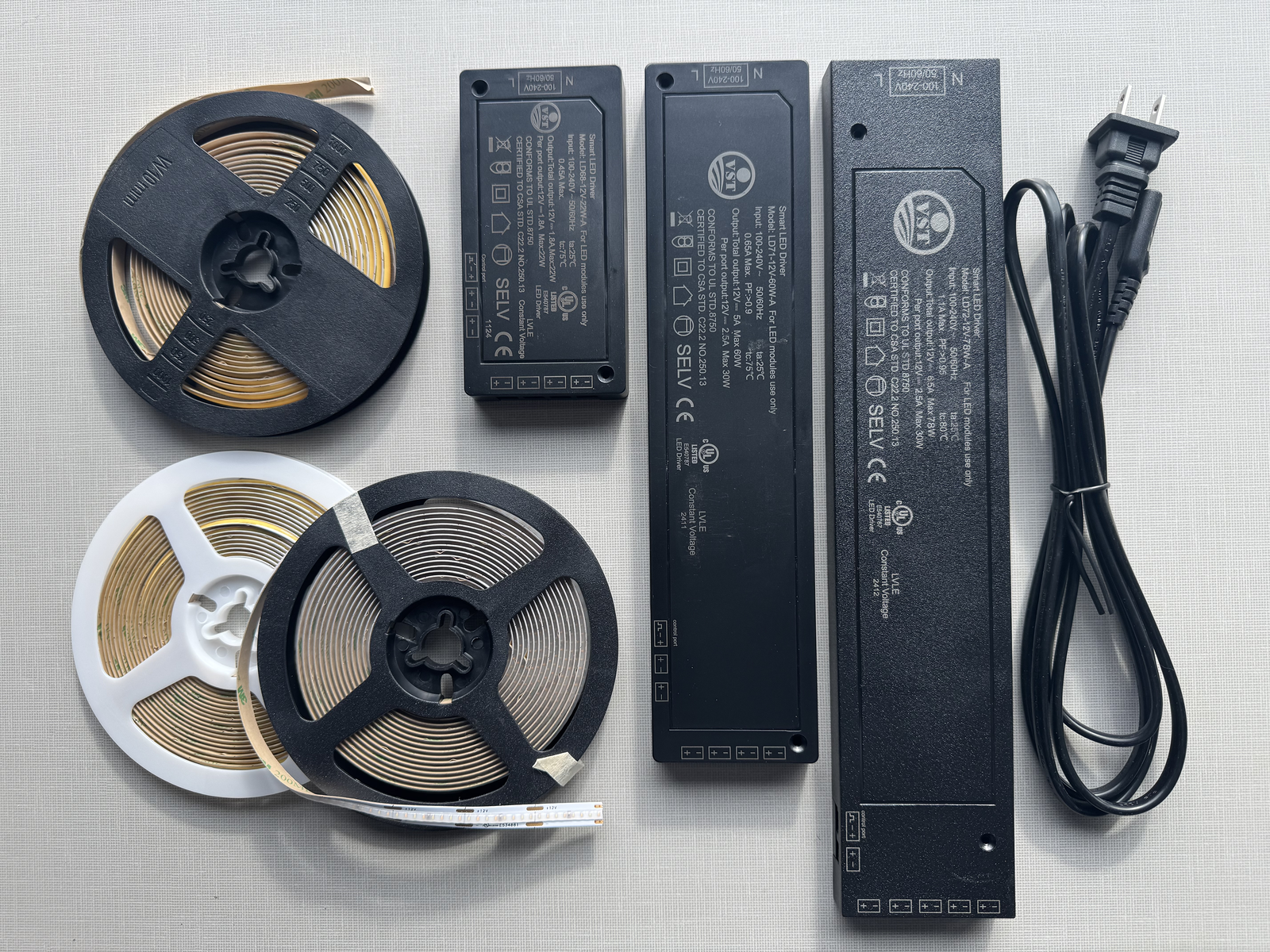 LED strip rolls, cabinet-lighting power supplies and a plug-in power cord arranged together